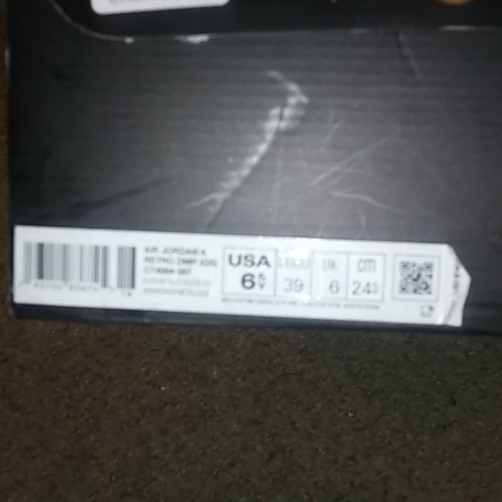 Jordan 6 - Picture 6 of 6
